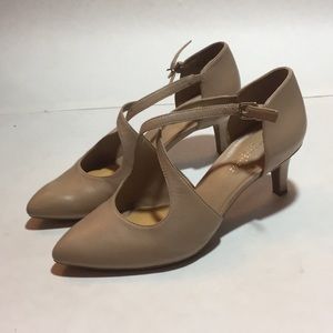 Naturalized Okira Dress Pumps Sz 9W Leather